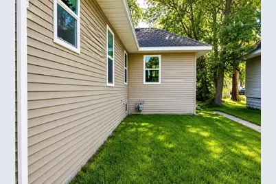 1027 Broadway, Benton Harbor, MI 49022 - Photo 18