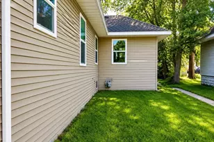 1027 Broadway, Benton Harbor, MI 49022 - Photo 18