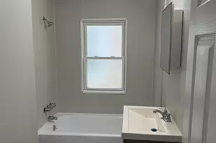 385 Central Ave, Pontiac, MI 48341 - Photo 8