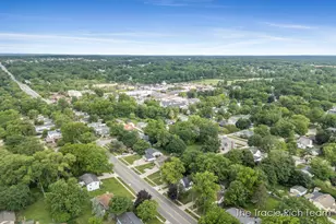 227 E Division St NE, Rockford, MI 49341 - Photo 36