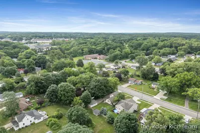 227 E Division Street NE, Rockford, MI 49341 - Photo 34