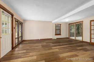 227 E Division St NE, Rockford, MI 49341 - Photo 4