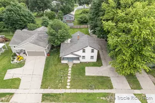 227 E Division St NE, Rockford, MI 49341 - Photo 28