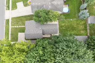 227 E Division St NE, Rockford, MI 49341 - Photo 30