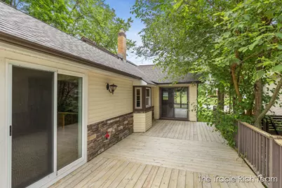227 E Division Street NE, Rockford, MI 49341 - Photo 24