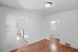 1027 Monroe St, Benton Harbor, MI 49022 - Photo 12