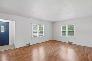 1027 Monroe St, Benton Harbor, MI 49022 - Photo 4