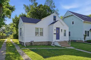 1027 Monroe St, Benton Harbor, MI 49022 - Photo 2