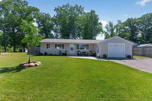 569 Round Lake Dr, Michigan Center, MI 49254 - Photo 4