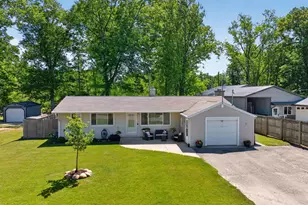 569 Round Lake Dr, Michigan Center, MI 49254 - Photo 2