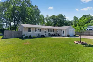 569 Round Lake Dr, Michigan Center, MI 49254 - Photo 6