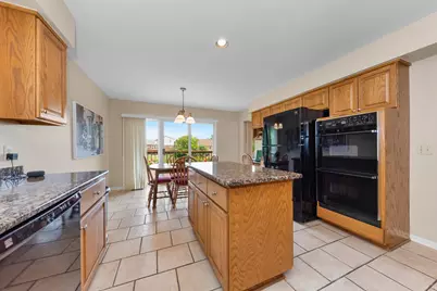 37120 Turnburry Drive, Livonia, MI 48152 - Photo 32