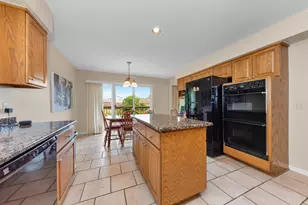 37120 Turnburry Dr, Livonia, MI 48152 - Photo 32