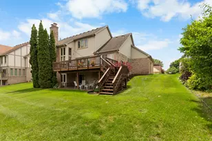 37120 Turnburry Dr, Livonia, MI 48152 - Photo 4