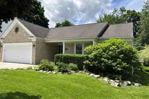 211 Whitney Dr, Rochester Hills, MI 48307 - Photo 2