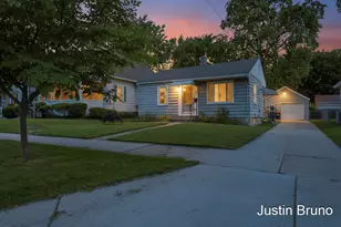 115 Montrose St NE, Grand Rapids, MI 49505 - Photo 2