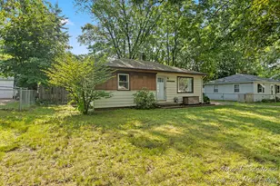 3746 Raven Ave SW, Wyoming, MI 49509 - Photo 2