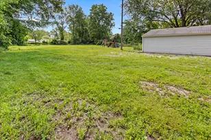 6047 Wellington St, Taylor, MI 48180 - Photo 2