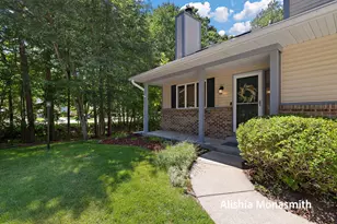 17511 Parkwood Dr, Spring Lake, MI 49456 - Photo 2
