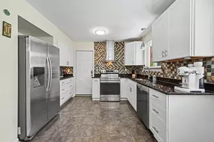 32450 Chesterbrook St, Farmington Hills, MI 48334 - Photo 8