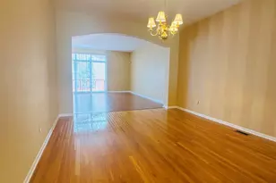 37572 Newburgh Park Cir, Livonia, MI 48152 - Photo 4