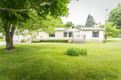 206 E 1st Street, Stanton, MI 48888 - Photo 2