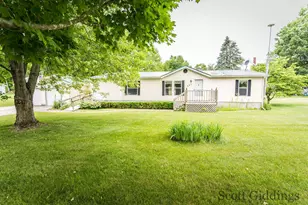 206 E 1st St, Stanton, MI 48888 - Photo 2