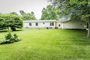 206 E 1st St, Stanton, MI 48888 - Photo 8