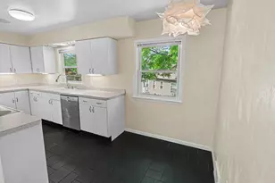 2010 Ferdon Rd, Ann Arbor, MI 48104 - Photo 8