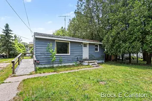 643 E Sternberg Rd, Norton Shores, MI 49441 - Photo 36