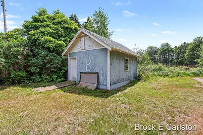 643 E Sternberg Road, Norton Shores, MI 49441 - Photo 32