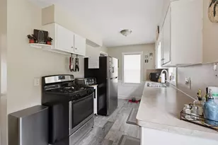 1626 Royal Oak St SW, Wyoming, MI 49519 - Photo 6