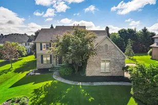17733 Rolling Woods Cir, Northville, MI 48168 - Photo 2