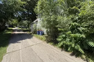 1335 Kalamazoo Ave SE, Grand Rapids, MI 49507 - Photo 2