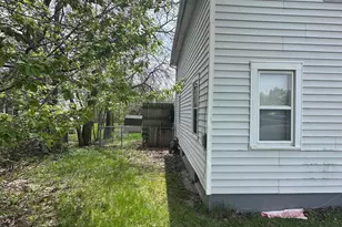 1002 E Oliver St, Owosso, MI 48867 - Photo 8