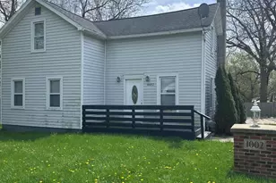 1002 E Oliver St, Owosso, MI 48867 - Photo 2