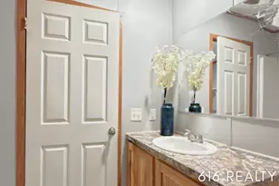 72 N Green Meadow St SE, Grand Rapids, MI 49548 - Photo 12