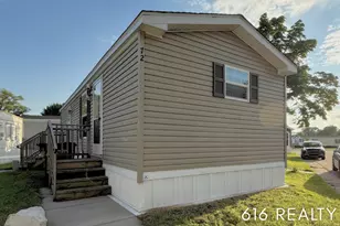 72 N Green Meadow St SE, Grand Rapids, MI 49548 - Photo 1