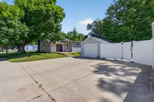 201 Tipperary St, Michigan Center, MI 49254 - Photo 32