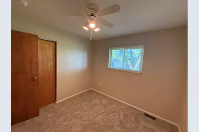 2060 Oakcrest Road, Sterling Heights, MI 48310 - Photo 16
