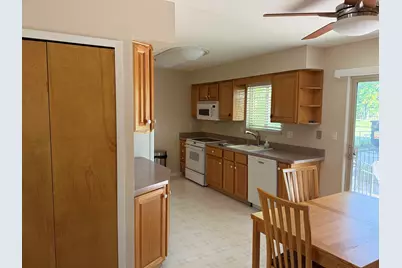 2060 Oakcrest Road, Sterling Heights, MI 48310 - Photo 8