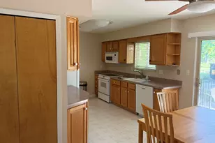 2060 Oakcrest Rd, Sterling Heights, MI 48310 - Photo 8