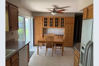 2060 Oakcrest Road, Sterling Heights, MI 48310 - Photo 10