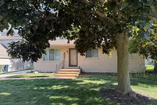 2060 Oakcrest Rd, Sterling Heights, MI 48310 - Photo 2