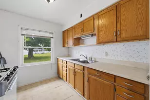 2009 Cambridge Dr, Kalamazoo, MI 49001 - Photo 10