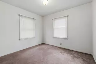 2009 Cambridge Dr, Kalamazoo, MI 49001 - Photo 8