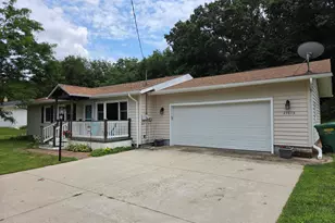 27853 Burmax Park, Dowagiac, MI 49047 - Photo 2