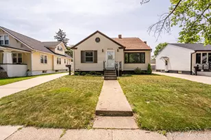 926 Franklin Ave, Grand Haven, MI 49417 - Photo 2