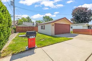 9709 Laurence Ave, Allen Park, MI 48101 - Photo 4