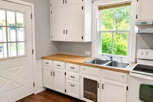 137 Park Ave, Allegan, MI 49010 - Photo 2
